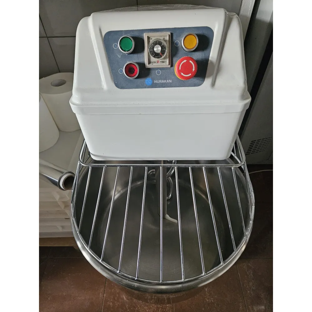 Мало использованный холодильник Coldline 700 л (HURAKAN)