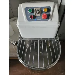 Мало использованный холодильник Coldline 700 л