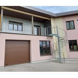 Винтовая входная лестница