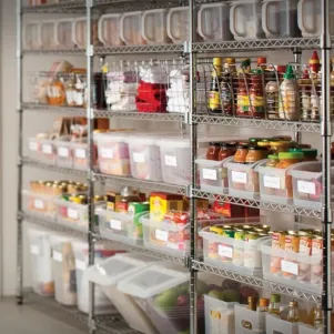 Проектирование профессионального кухонного оборудования: полки из нержавеющей стали для помещений любого типа