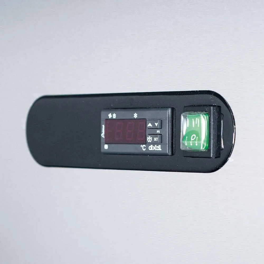 Морозилюный шкаф на колёсах D2 1185 L