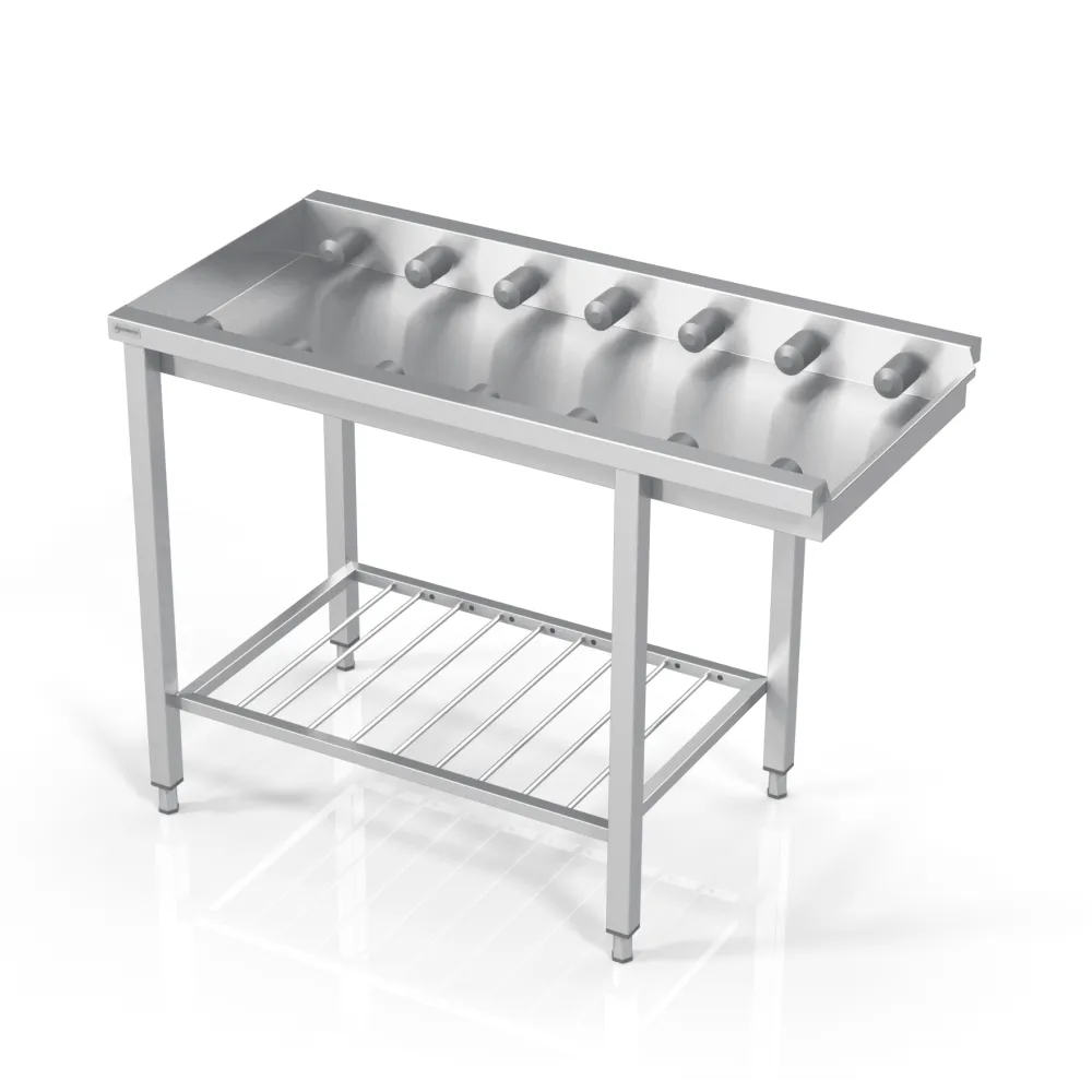 Стол к посудомойке с короткими роликами и с полкой-решеткой 2600